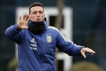 El estratega Lionel Scaloni lamentó las cuatro bajas en Argentina, previo al duelo ante Ecuador.