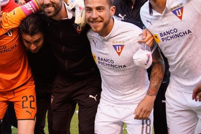 La alegría de los Albos al ganar la primera etapa de la LigaPro.