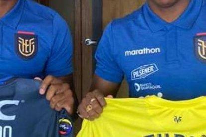 Pervis intercambio la camiseta con Ángelo Preciado el tractor de Independiente del Valle.