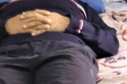 Cerca de 300 personas se llevaron el cuerpo de la clínica para trasladarlo a su casa.