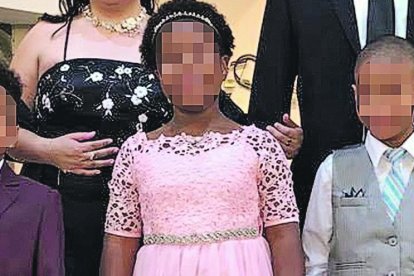 Aurora y su esposo adoptaron a cuatro hermanos ecuatorianos. Ambos ya tenían un hijo biológico y su familia pasó de tres a siete miembros.