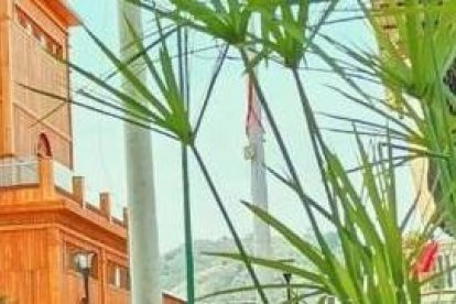 La torre con su reloj, es un emblema de este pueblo manabita.