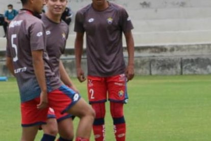 Los jugadores de El Nacional esperan un arreglo para poder jugar con los albos.