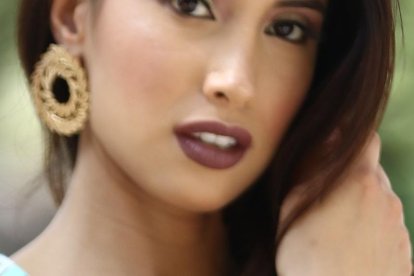 Le gustan los estampados florales.