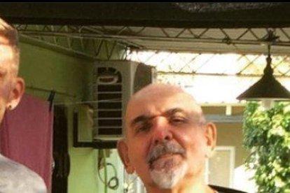 Javier Burrai junto a su padre Óscar, quien falleció la semana anterior.