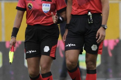 Mónica Amboya es la principal exponente del arbitraje femenino en el país. Ya es habitual verla en juegos de la LigaPro.