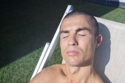 Cristiano Ronaldo sigue en cuarentena, pero las selfies no pueden parar.