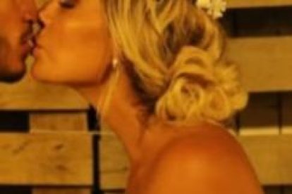 La pareja en una foto reciente, donde aparece dándose cariño.