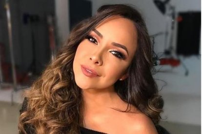 Adriana Sánchez publicó varias fotos en memoria de su mamá ya abuelita. Sus seguidores le envían mensajes de apoyo.