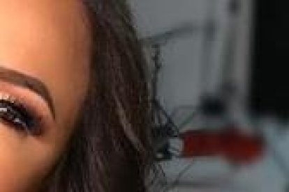 Adriana Sánchez publicó varias fotos en memoria de su mamá ya abuelita. Sus seguidores le envían mensajes de apoyo.