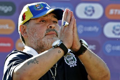 Diego Armando Maradona es el técnico de Gimnasia y Esgrima La Plata argentino.