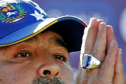 Diego Armando Maradona es el técnico de Gimnasia y Esgrima La Plata argentino.