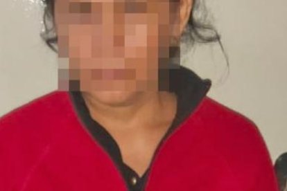 La mujer detenida señaló que recibió una llamada en la que, por orden de su patrona, debía esconder las joyas y dinero..