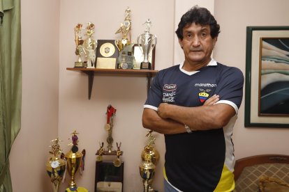 Julio César Rosero, fue jugador de varios equipos del país y entrenador y asistente técnico de la Tricolor.