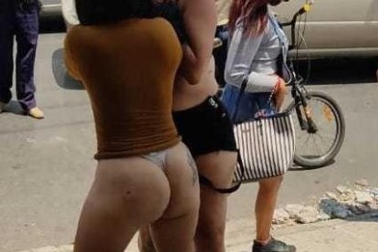 El incidente ocurrió el sábado, en las calles 17 y Letamendi. Al parecer todo ocurrió porque una de ellas ofrecía un servicio por un valor más barato.