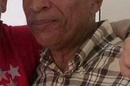 Romualdo junto a Silvestre, quien actualizó su canción de la década del 90.