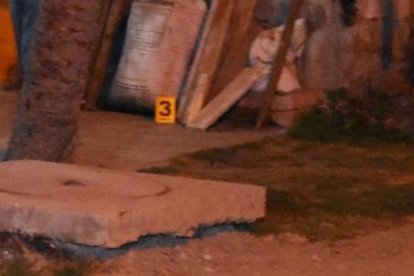 El cadáver de Moncho fue llevado a la morgue, en donde constataron que recibió seis impactos de bala.