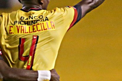 Preciado y Gustavo Vallecilla que festejaba el primer gol con Barcelona.