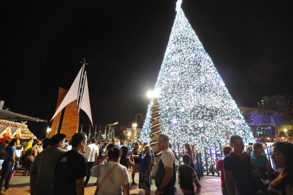 El 3 de diciembre se encenderá el árbol de Navidad del Malecón 2000.