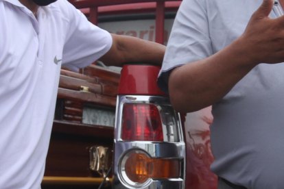 Los familiares retiraron el cadáver de la morgue policial, al suroeste de Guayaquil, la mañana de este martes.