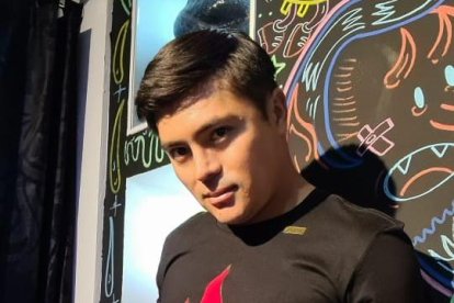 Mauricio Altamirano se solidariza con el actor Víctor Aráuz y se muestra en contra de la violencia.