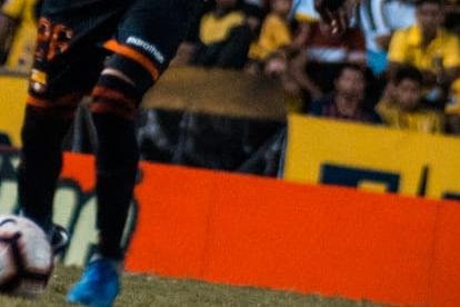 Byron Castillo es uno de los jugadores clave en el once de Fabián Bustos.