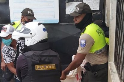 Los cuerpos fueron llevados hasta el Centro Forense de Esmeraldas.