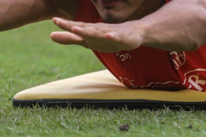 Quédate con quien te mire... como Christian Colman mira al arco contrario.