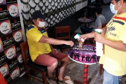 En bares. No se venderán bebidas alcohólicas en exceso, habrá control.