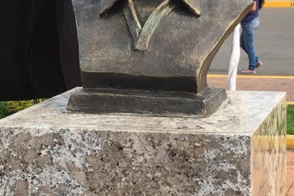 Carlos Muñoz tiene su busto en el estadio Momumental. En su inauguración estuvo doña Violeta Vergara que era su esposa y Carlos Muñoz Jr.