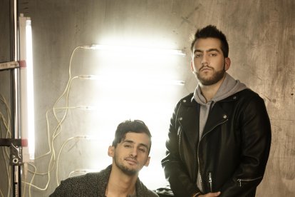 El dúo Tres Dedos busca sacarle el lado positivo a la crisis musical.