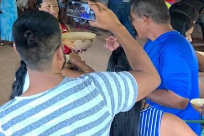 Durante los tres días de festejo, los tamboreros hacen sonar sus instrumentos.