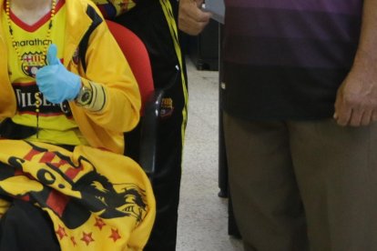 Trulito, Alfaro Moreno, David Cunalata,  Kendy Plaza, Miguel Arana y Patricio Plaza con el trofeo de Barcelona en EXTRA. 
PERIODISTA : JERSON RUIZ 

FECHA : 06/01/2021 

Agencia (ag-extra)