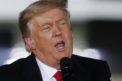 El mandatario es acusado por incitar a la violencia desde las redes sociales.