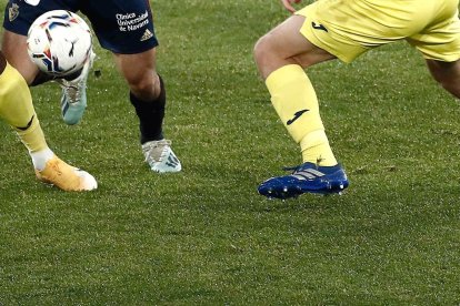 El ecuatoriano Pervis Estupiñán se destaca como defensa en el Villarreal.