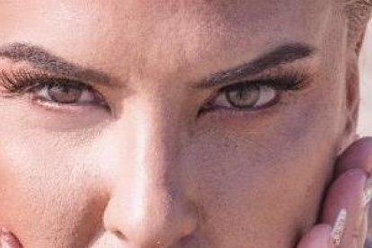 De las fotos fueron encargados de su imagen, José Vargas y  el fotógrafo Nevel Saberhagen.