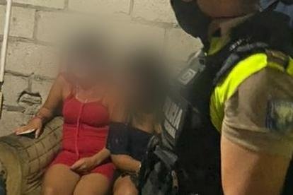 En los domicilios había sexoservidoras y clientes, según constató la Policía.