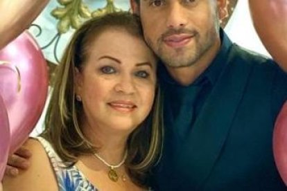 Recuerdo de Efraín Ruales junto a su mamá, 'Nachita'.