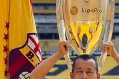 Hernán Lucas, de cuerpo de utilería de Barcelona con la estrella 16.