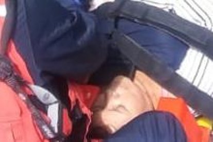 La mujer, de 54 años, sufrió la amputación parcial de su pierna izquierda en la explosión.