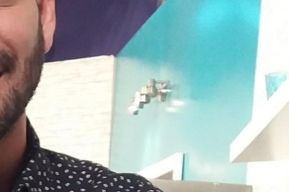 Trabajó como presentador de dos programas de farándula. Actualmente está alejado de la TV.