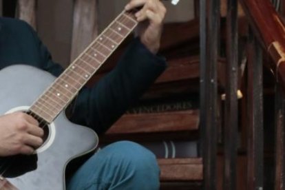 El cantante Fausto Miño lanza una nueva canción espera mejores días para todos.