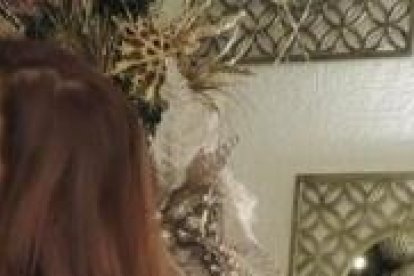 Gino Falconí y Jazmín tienen tres hijos y tres nietos, fruto de su relación de pareja. La cantante manabita se inció cantando en al orquesta de Gino a fines de los años ochenta.