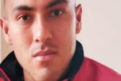 Andrés Chicaiza y su hincha número 1, la pequeña Noe.