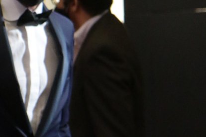 Javier Burrai y su traje para recibir varios premios. 

PERIODISTA : JERSON RUIZ 

FECHA : 17/02/2021 

Agencia (ag-extra)