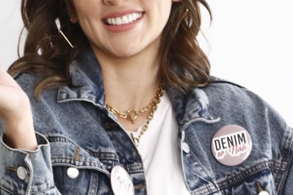 En 2016 creó 

su línea de ropa con un presupuesto de 400 dólares. Actualmente cuenta con dos tiendas en Quito y Guayaquil.