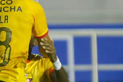 Matías Oyola y el gol de la victoria en Manta.