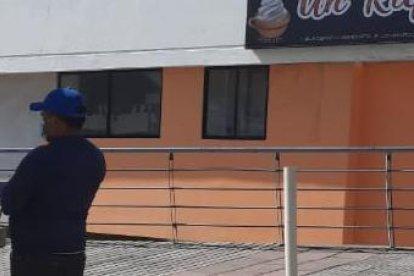 La imagen fue colocada el sábado por la mañana. El domingo apareció destrozada.