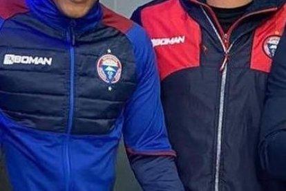 El entrenador Pablo Trobbiani y la presidenta Mayra Argüello junto a Ely Esterilla (c), refuerzo del Ciclón.