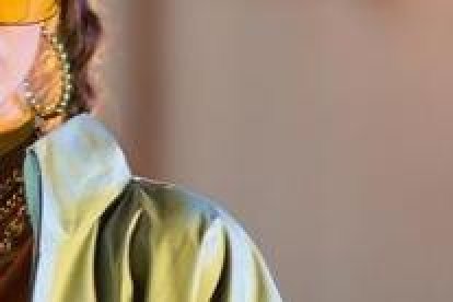 Dayanara Peralta mostrando parte del look del video de su tema "El desquite"